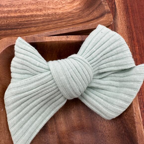 New Handmade Ribbon Bow Clip for Girls Light Green Sage Ribbed Fabric - Picture 1 of 2